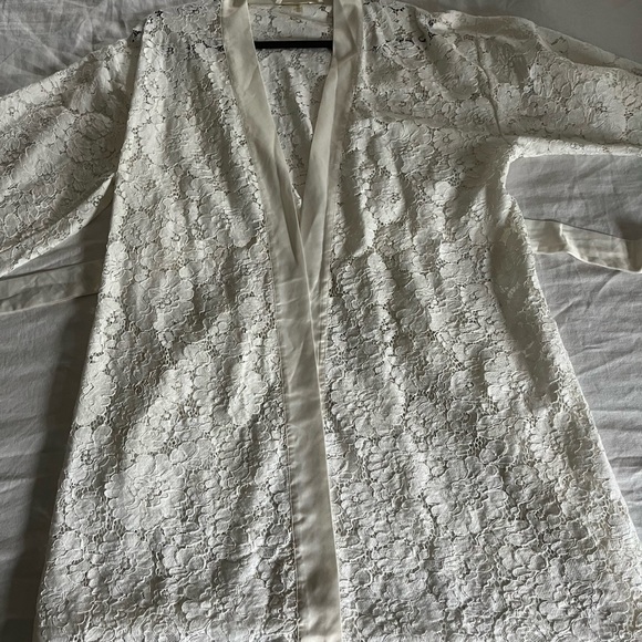 Soma White Lace Crochet Satin Wrap Robe Intimates Sleepwear Sz S/M EUC - Picture 15 of 15